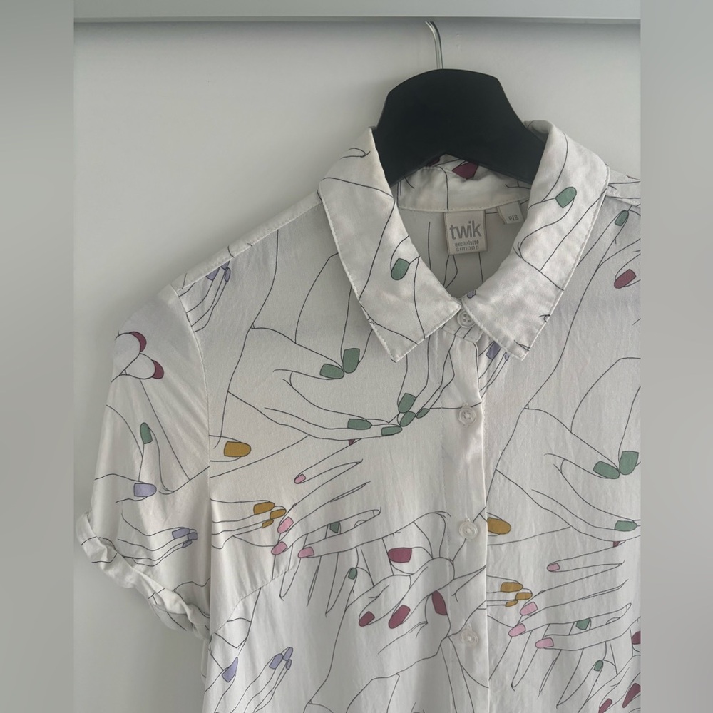 Hand Design print Women’s button up Shirt from Simon’s Twik - Picture 2 of 5